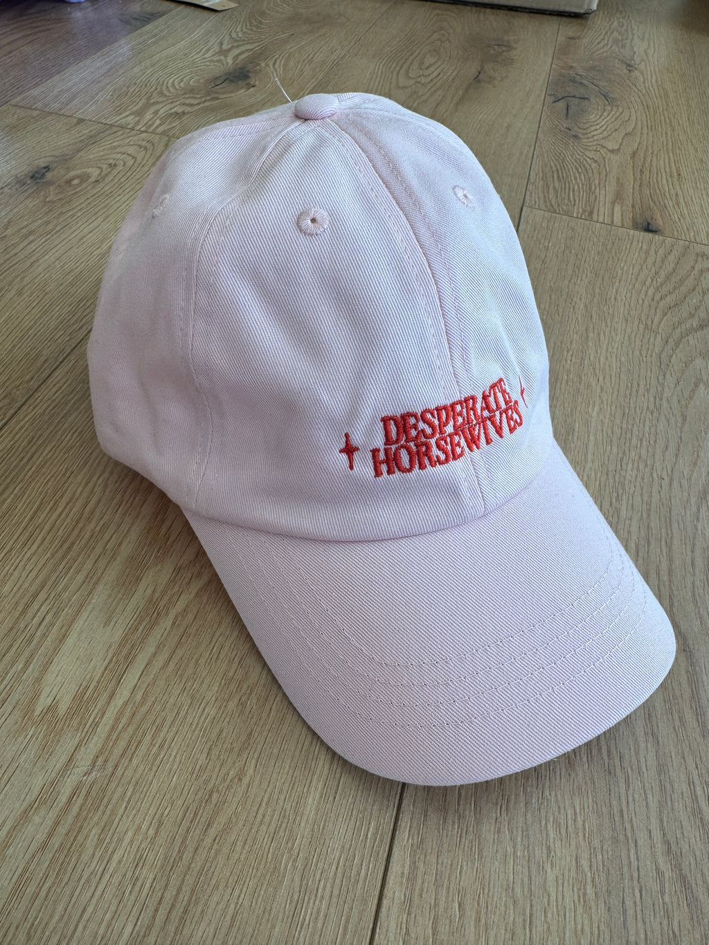 Cap "Desperate Horsewives" RosaRot SAMPLE