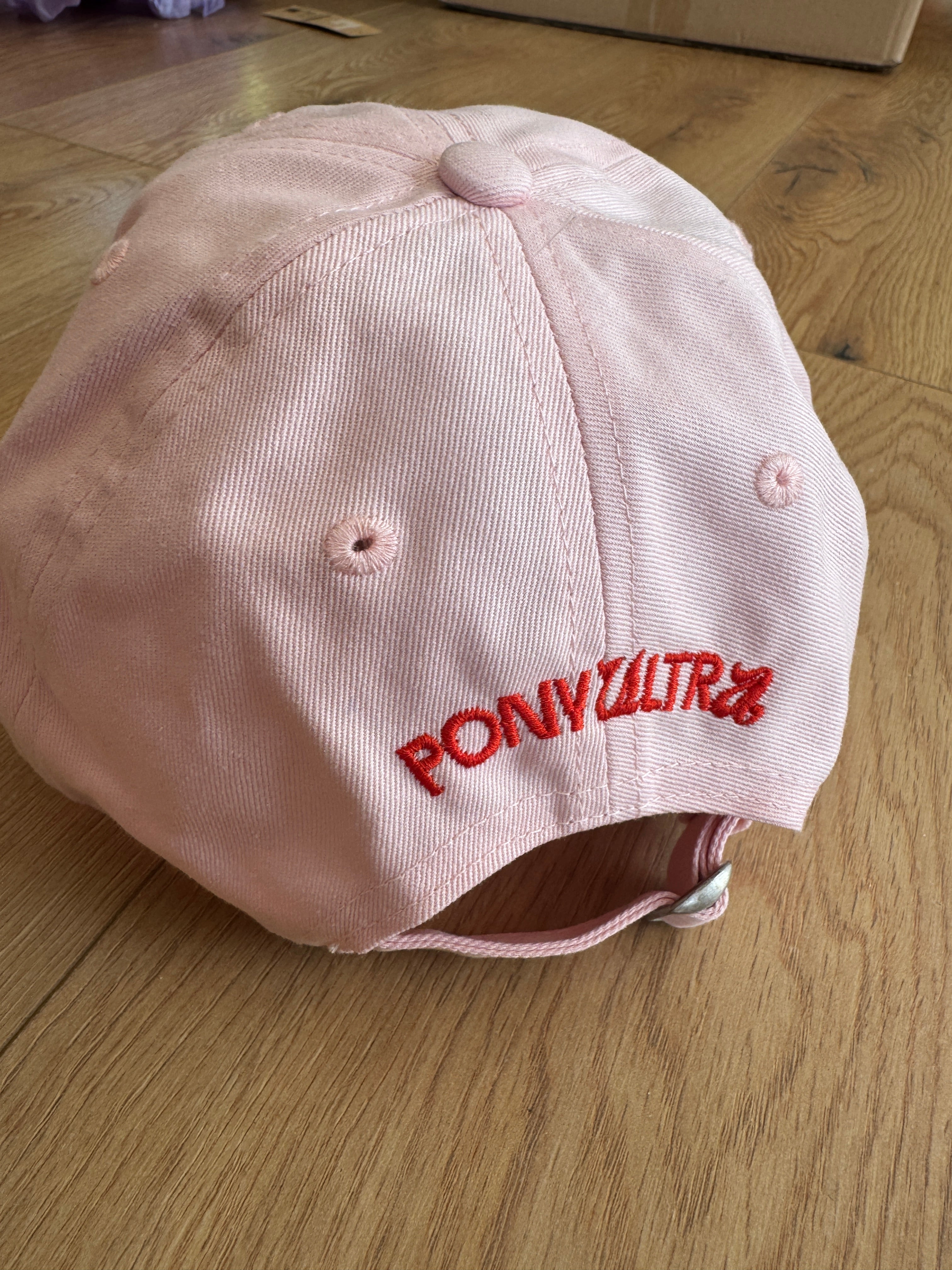 Cap "Desperate Horsewives" RosaRot SAMPLE